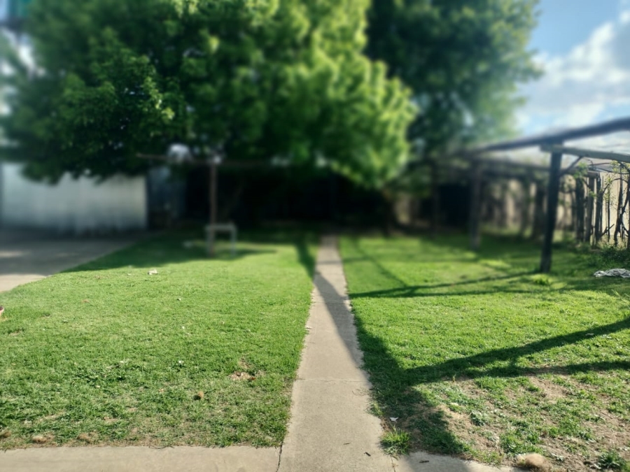 6 Bedroom Property for Sale in Ladybrand Free State